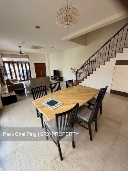 Phillips Avenue (D19), Semi-Detached #572382491